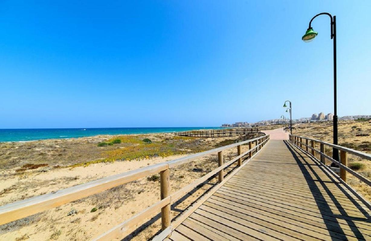 Apartment With Pool, Sea Views & Balcony Less Than 10Min Walk To La Mata Beach! Torrevieja Eksteriør billede