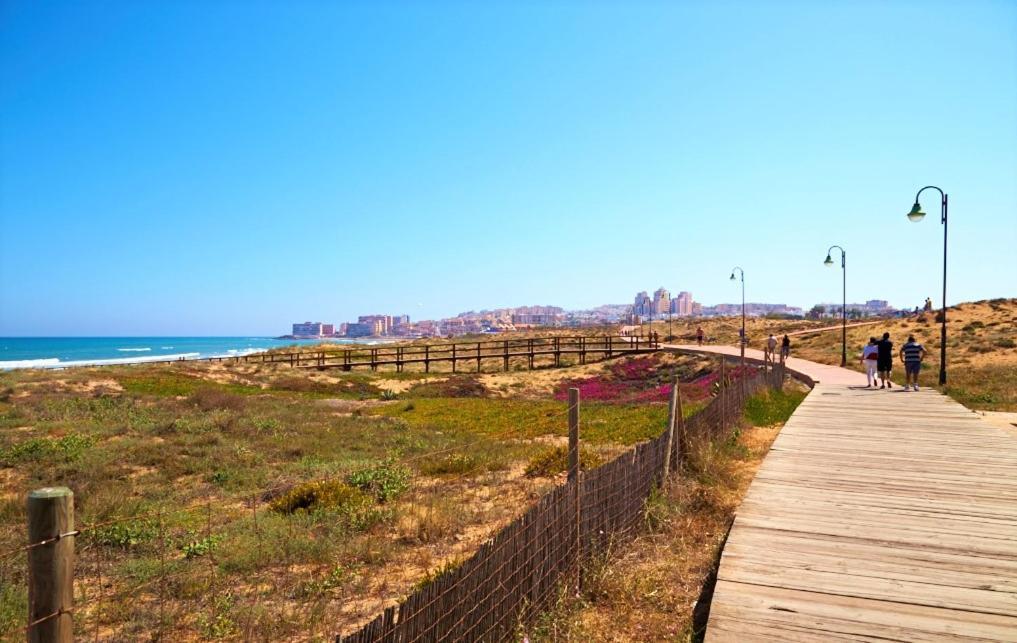 Apartment With Pool, Sea Views & Balcony Less Than 10Min Walk To La Mata Beach! Torrevieja Eksteriør billede